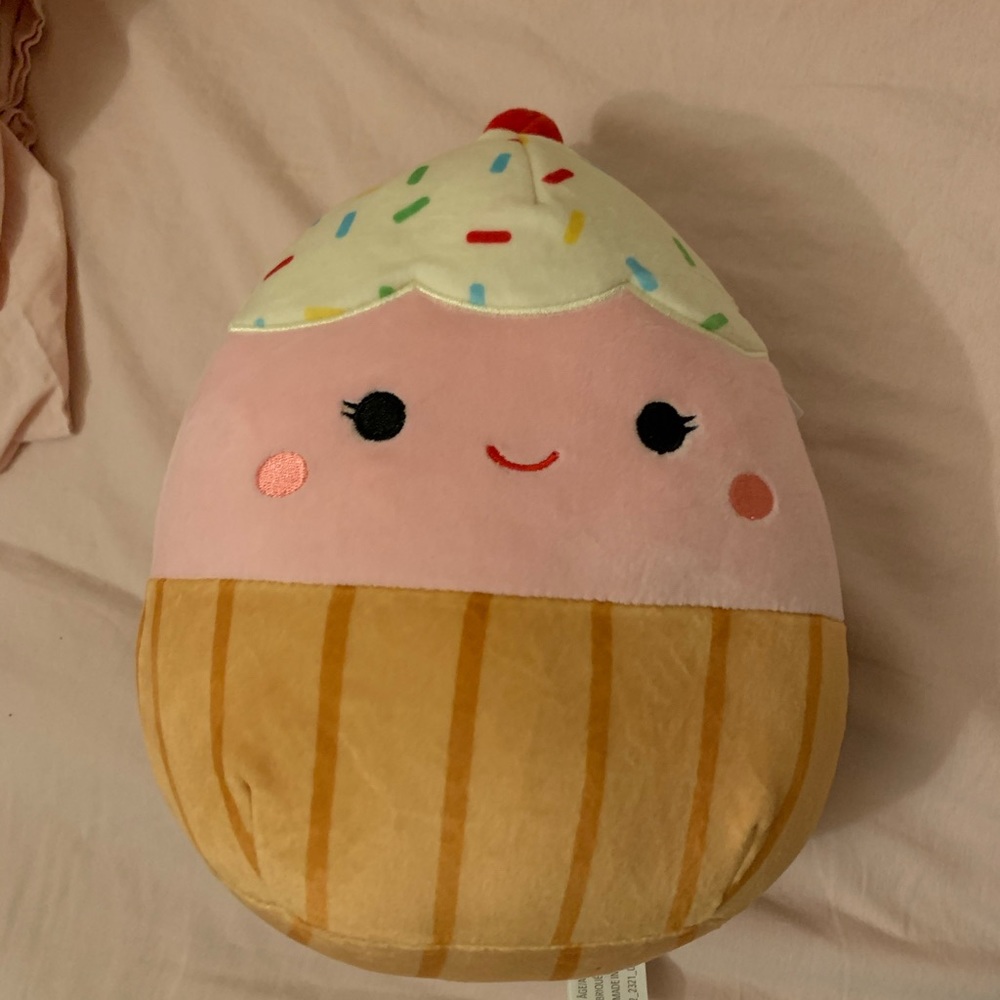 Squishmallow Clara The Cupcake 8”